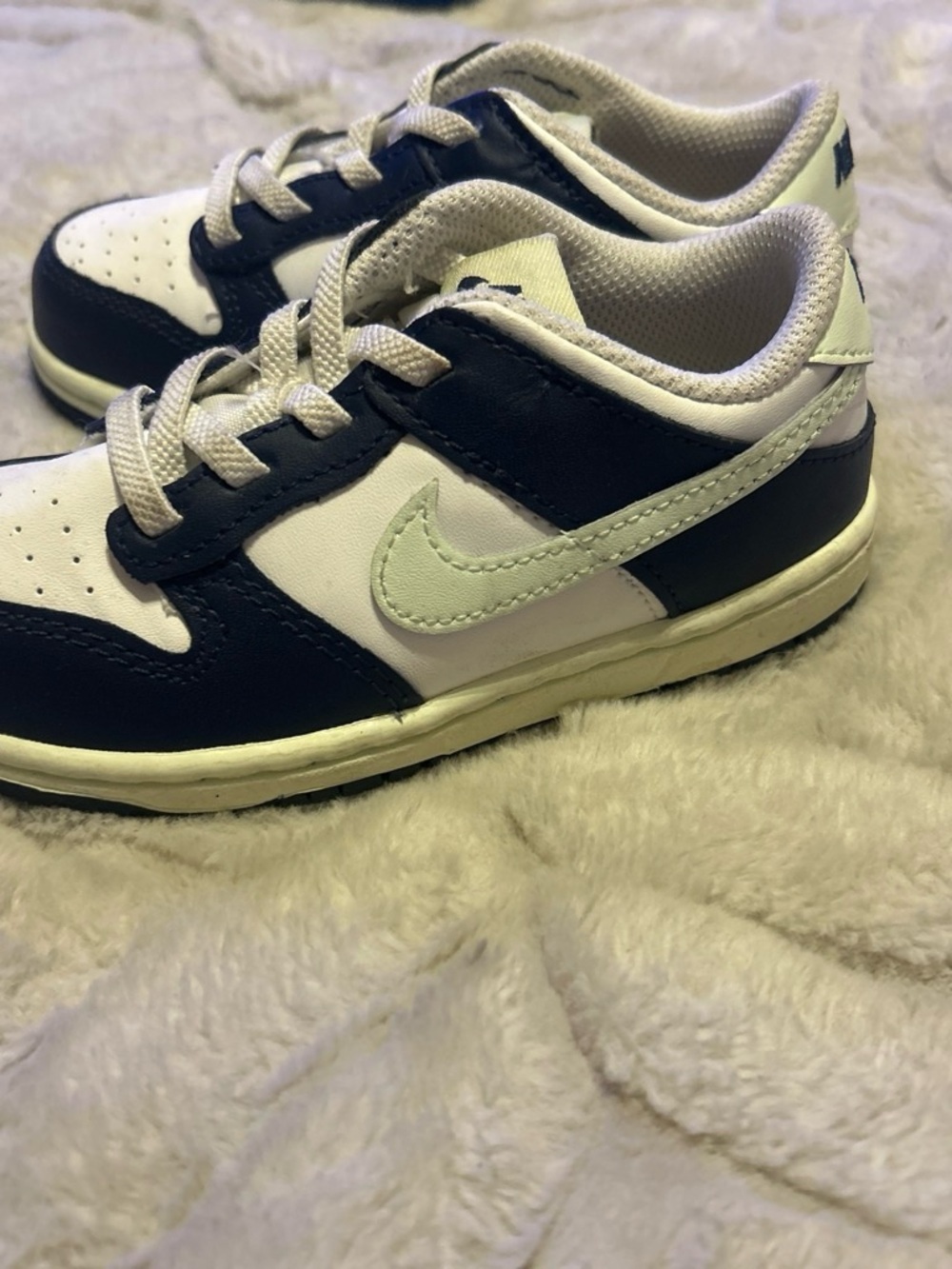 Nike Kids Navy, White and Light Green Low-Top Sneakers
